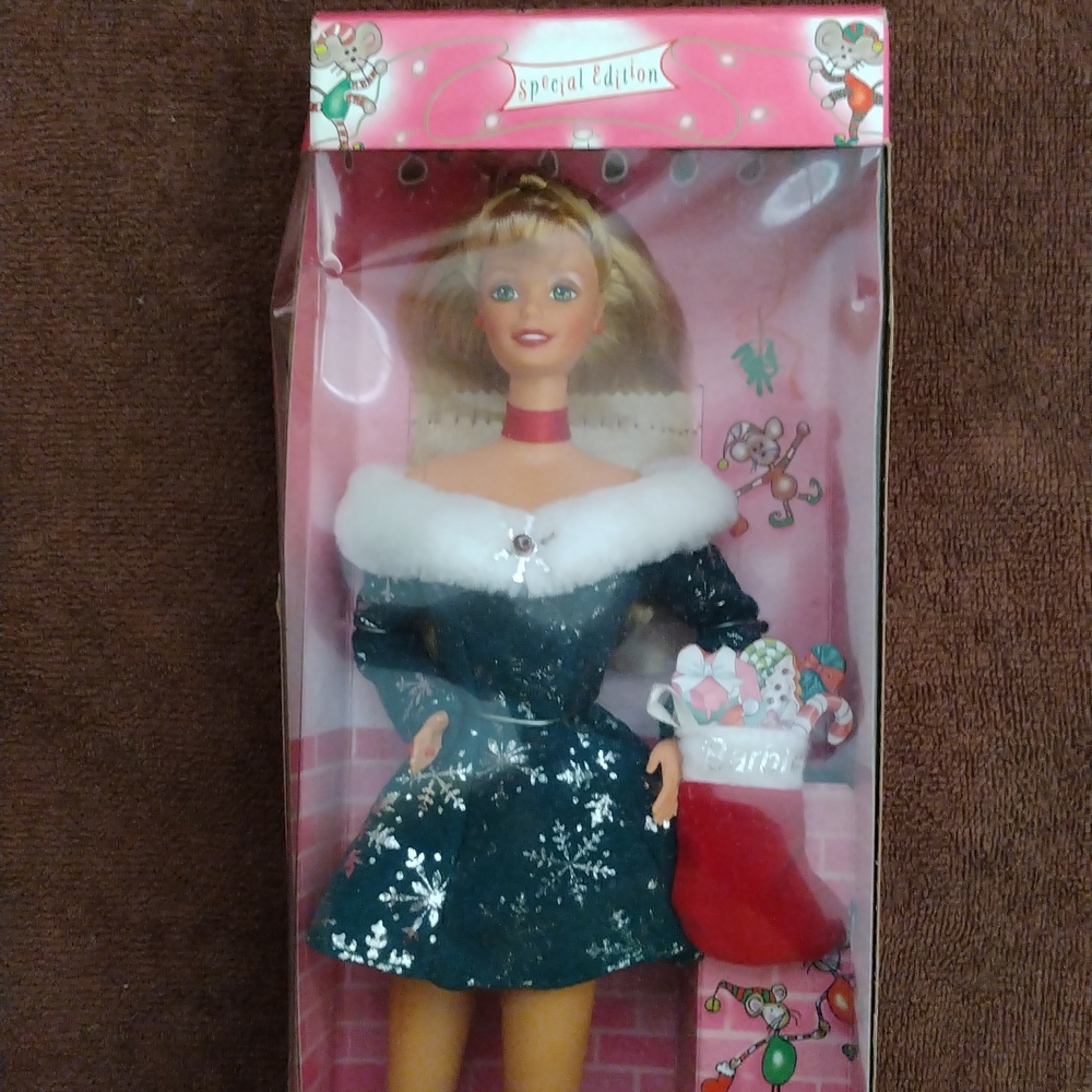 🔥SALE🔥1997 Vintage holiday Barbie new in the box